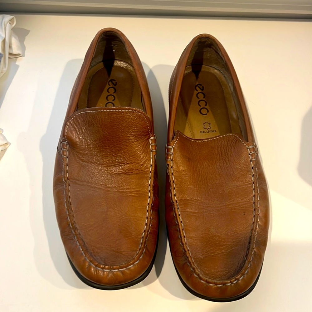 Ecco cognac colored mens shoes